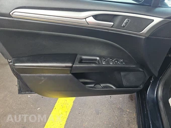 2020 Ford Fusion SE - miniatura 9