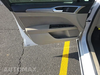 2020 Ford Fusion SE – miniatura 9