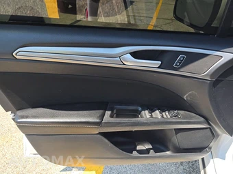 2020 Ford Fusion SE – miniatura 15