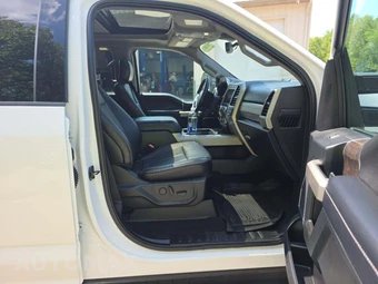 2020 Ford Super Duty F-250 Lariat Crew Cab Medium Bed - miniatura 15