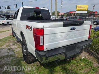 2020 Ford Super Duty F-250 Lariat Crew Cab Medium Bed - miniatura 2
