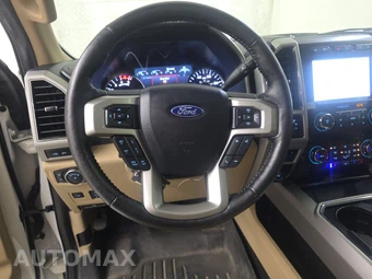 2020 Ford Super Duty F-250 Lariat Crew Cab Medium Bed - miniatura 10