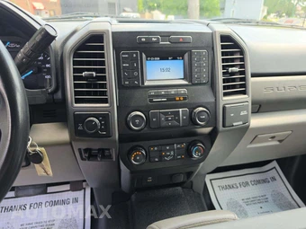 2020 Ford Super Duty F-350 Cab Chassis XL Crew Cab - miniatura 10