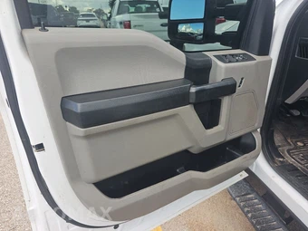 2020 Ford Super Duty F-350 Cab Chassis XL Crew Cab DRW - miniatura 9