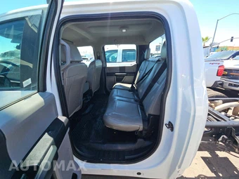 2020 Ford Super Duty F-350 Cab Chassis XL Crew Cab DRW - miniatura 12
