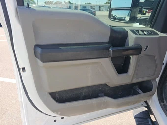 2020 Ford Super Duty F-350 Cab Chassis XL Crew Cab DRW - miniatura 9