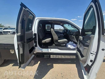 2020 Ford Super Duty F-350 Cab Chassis XL Extended Cab w/Rear Doors DRW - miniatura 12