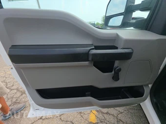 2020 Ford Super Duty F-350 Cab Chassis XL Regular Cab DRW - miniatura 9