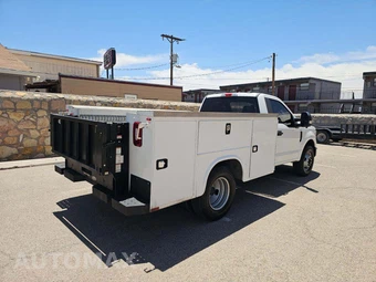 2020 Ford Super Duty F-350 Cab Chassis XL Regular Cab DRW - miniatura 3
