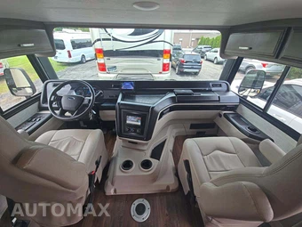 2020 Ford Super Duty F-53 Class A Motorhome Chassis DRW - miniatura 17