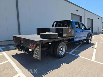 2020 Ford Super Duty F-550 Cab Chassis Lariat Crew Cab DRW - miniatura 3