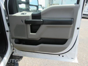 2020 Ford Super Duty F-550 Cab Chassis XL Crew Cab DRW - miniatura 10