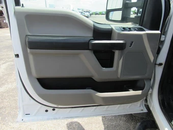 2020 Ford Super Duty F-550 Cab Chassis XL Crew Cab DRW - miniatura 29