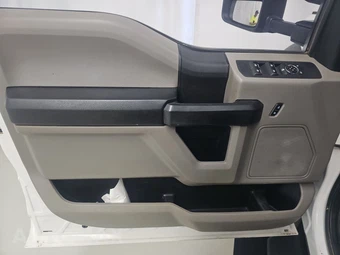 2020 Ford Super Duty F-550 Cab Chassis XL Crew Cab DRW - miniatura 9