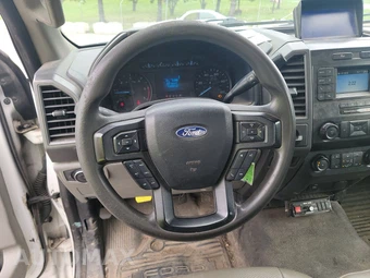 2020 Ford Super Duty F-550 Cab Chassis XL Regular Cab DRW - miniatura 10