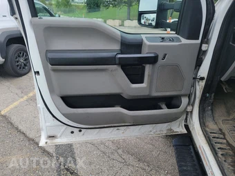 2020 Ford Super Duty F-550 Cab Chassis XL Regular Cab DRW - miniatura 9