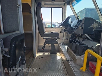 2020 Ford Super Duty F-59 Stripped Chassis DRW - miniatura 8