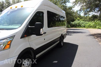 2020 Ford Transit 350 HD Passenger Van XLT DRW High Roof 148.0" WB - miniatura 13