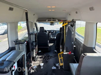 2020 Ford Transit 350 Passenger Van XL Medium Roof 148.0" WB - miniatura 51