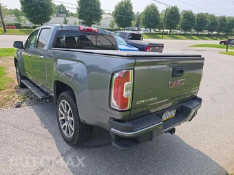 2020 GMC Canyon Denali Crew Cab Long Bed 4SD - miniatura 2