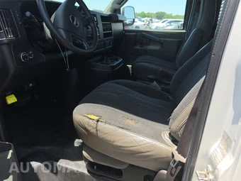 2020 GMC Savana 2500 Cargo Van 1WT 135.2" WB - miniatura 7