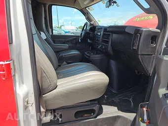 2020 GMC Savana 2500 Cargo Van 1WT 155.2" WB - miniatura 8