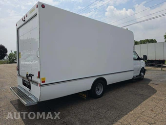 2020 GMC Savana 4500 Cutaway 2WT DRW – miniatura 3