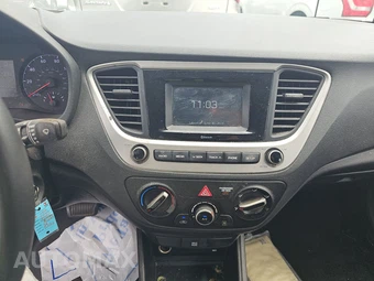 2020 Hyundai Accent SE - miniatura 11