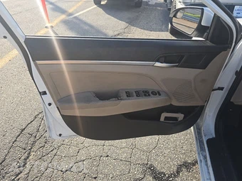 2020 Hyundai Elantra SE Sedan – miniatura 9