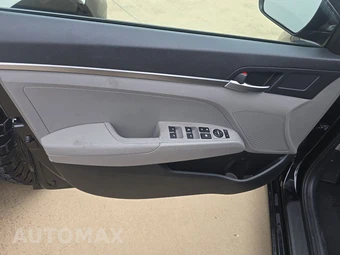 2020 Hyundai Elantra SE Sedan - miniatura 9