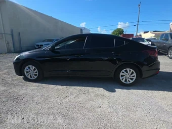 2020 Hyundai Elantra SE Sedan - miniatura 3