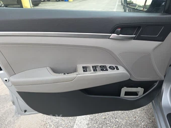 2020 Hyundai Elantra SE Sedan - miniatura 9