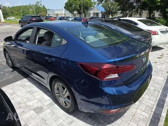 2020 Hyundai Elantra SEL Sedan - miniatura 2