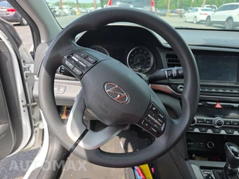 2020 Hyundai Elantra SEL Sedan – miniatura 10
