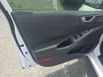 2020 Hyundai Ioniq Plug-In Hybrid SE - miniatura 9
