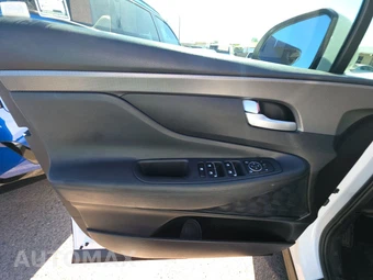 2020 Hyundai Santa Fe SE – miniatura 9