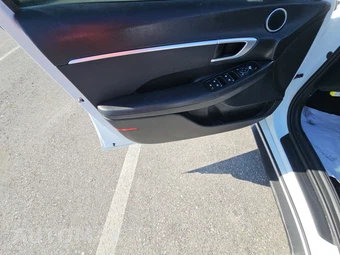 2020 Hyundai Sonata SE - miniatura 9