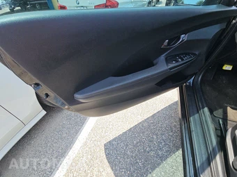 2020 Hyundai Veloster 2.0 Premium – miniatura 9