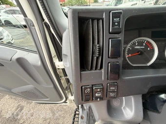 2020 Isuzu NPR Base - miniatura 9
