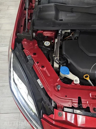 2020 Jaguar E-PACE SE – miniatura 27