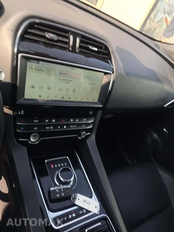 2020 Jaguar F-PACE 25t Premium - miniatura 10