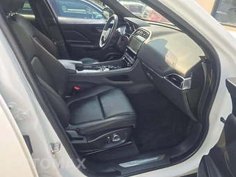 2020 Jaguar F-PACE 25t Premium - miniatura 18