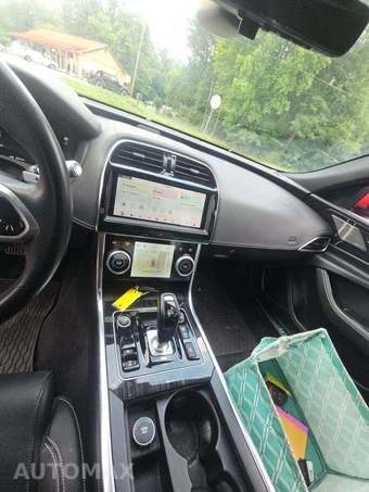 2020 Jaguar XE R-Dynamic S – miniatura 10