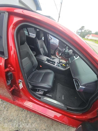 2020 Jaguar XE R-Dynamic S – miniatura 18