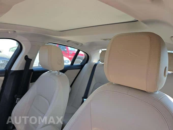 2020 Jaguar XE S – miniatura 11