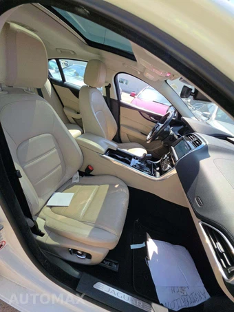 2020 Jaguar XE S – miniatura 18