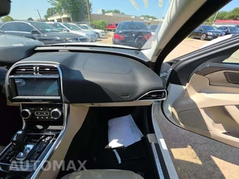2020 Jaguar XE S – miniatura 19