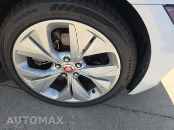 2020 Jaguar XE S – miniatura 22