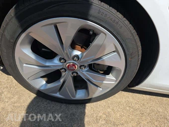 2020 Jaguar XE S – miniatura 26