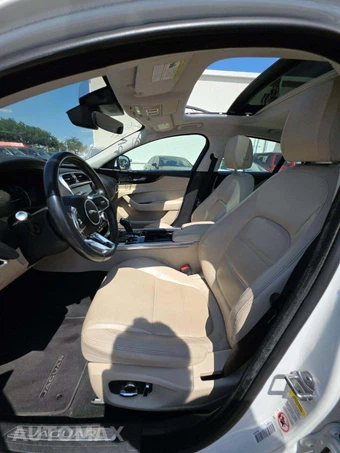 2020 Jaguar XE S – miniatura 6